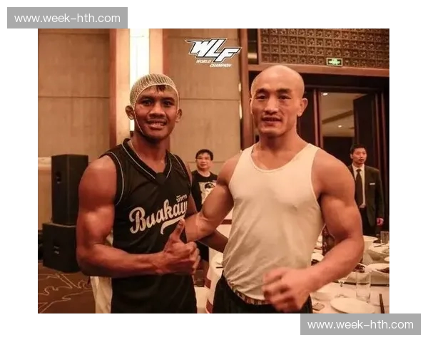 拳台上的王者对决：播求与苏瓦，一场跨越时空的传奇交锋